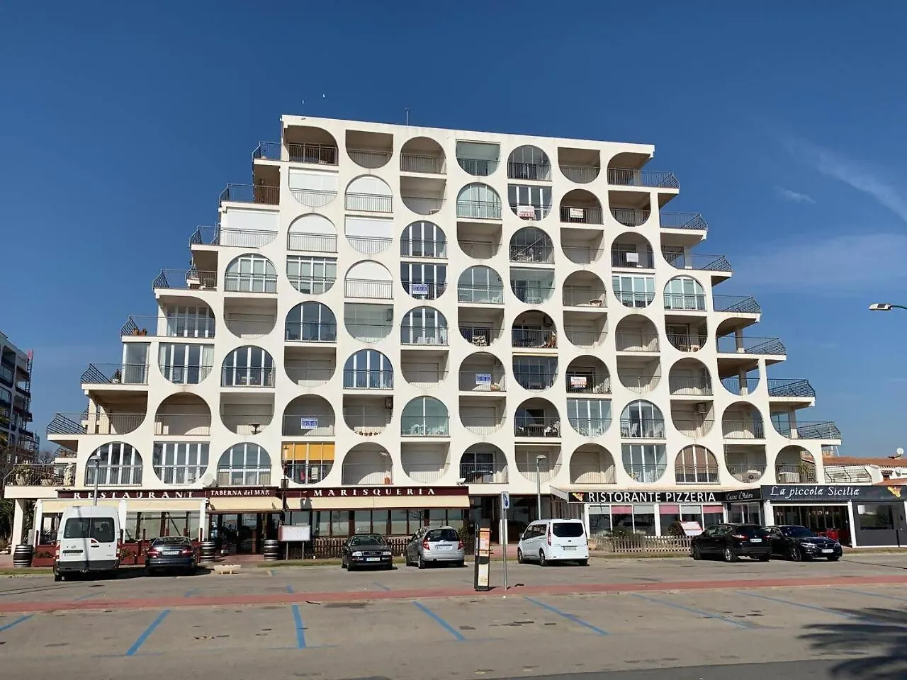 Apartment Awaydays Apartamento En La 7A Planta Vista Mar Empuriabrava